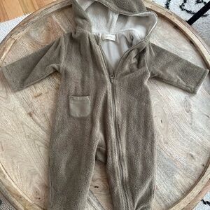 Pehr Fleece jumpsuit Size 6-12 M, organic cotton, olive.